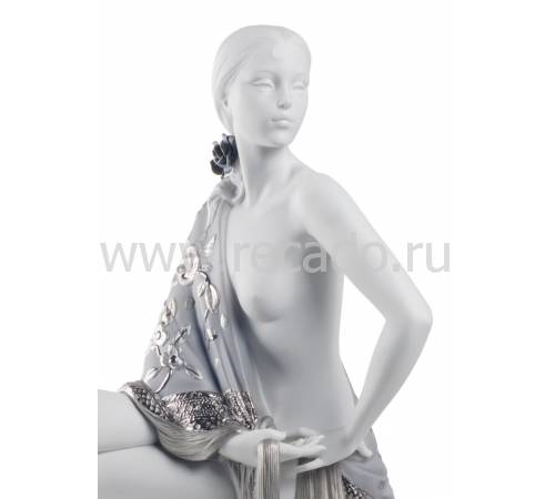Статуэтка "Девушка с шалью" Lladro 01008673