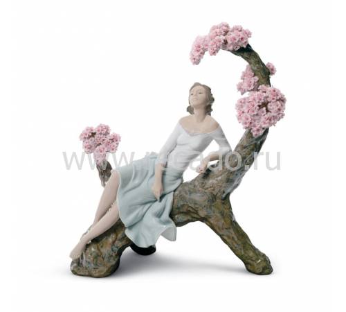 Статуэтка "Сладкий аромат юности" Lladro 01008360