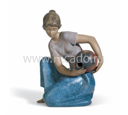 Статуэтка "Молодая девушка с кувшином" Lladro 01012336