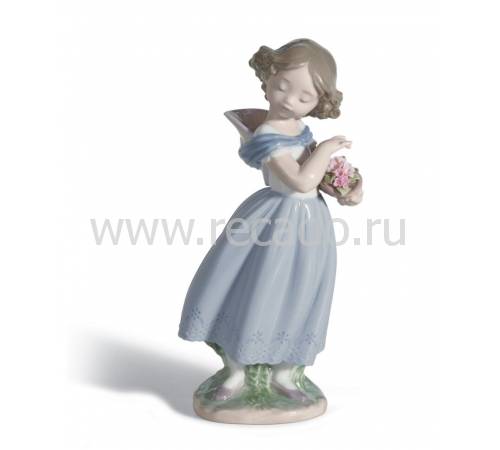 Статуэтка "Прелестная юность" Lladro 01008247