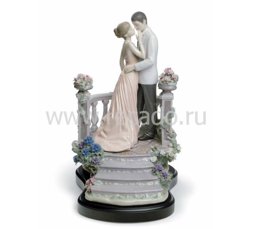 Статуэтка "Любовь под луной" Lladro 01007695