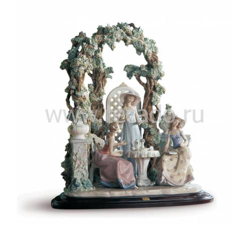 Статуэтка "Чаепитие в саду" Lladro 01001759