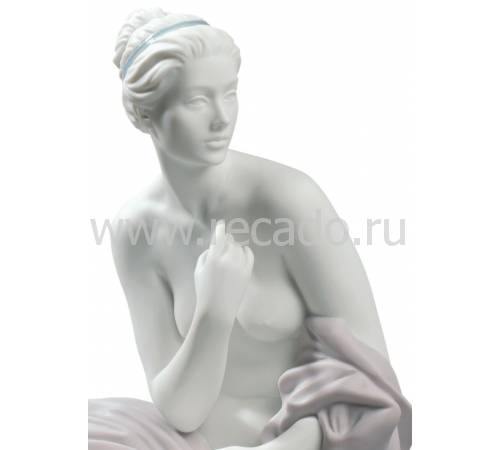 Статуэтка "Сидящая купальщица" Lladro 01009157
