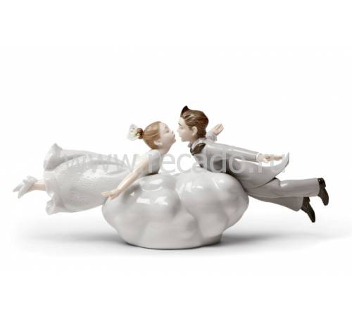 Статуэтка "Любовь витает в воздухе" Lladro 01009366