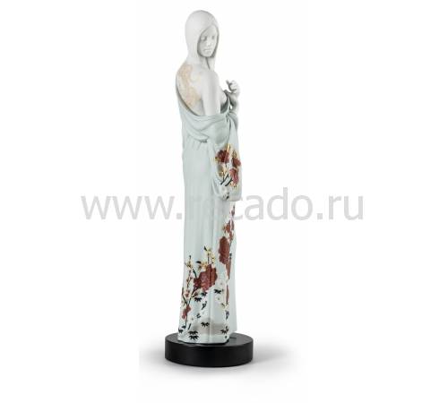 Статуэтка "Девушка с татуировкой дракона" Lladro 01009411