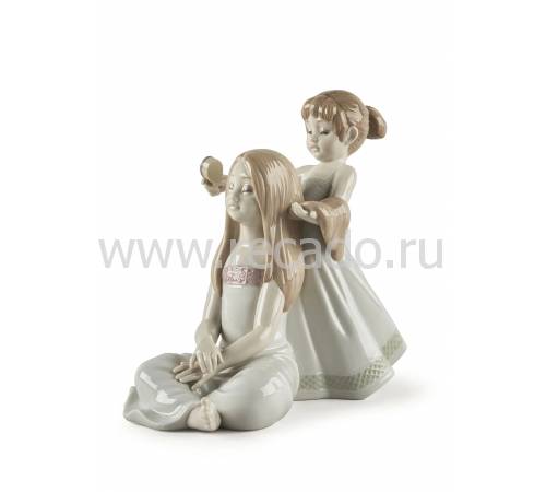 Статуэтка "Расчесывание волос" Lladro 01009587